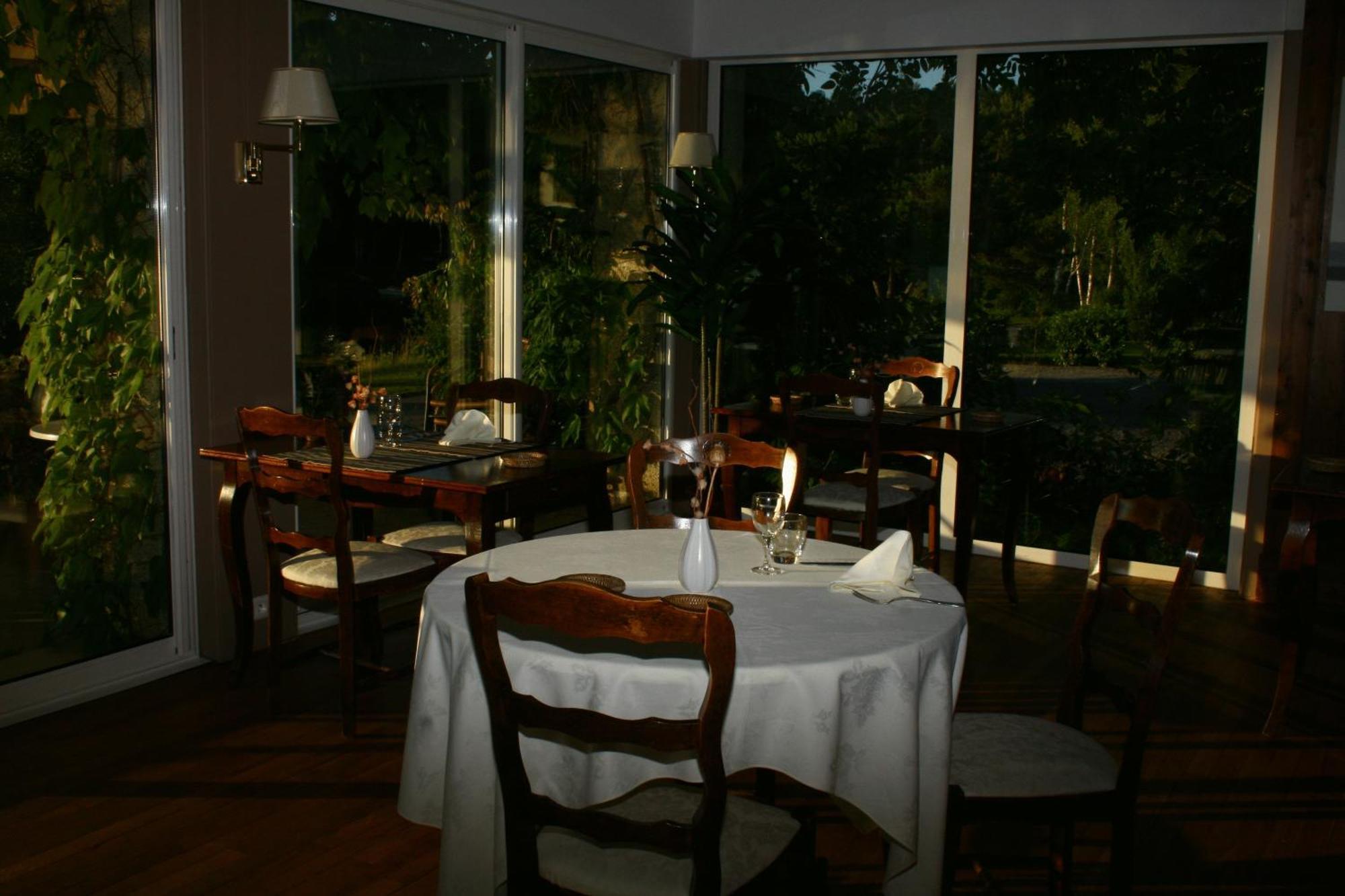 Logis Hotel Du Lac Neuvic  Exterior foto